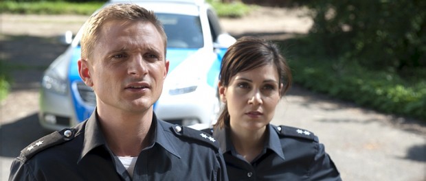 Die Polizisten Jens (Florian Lukas) und Süher (Sophie Dal ) Foto: ZDF/STEPHANIE KULBACH