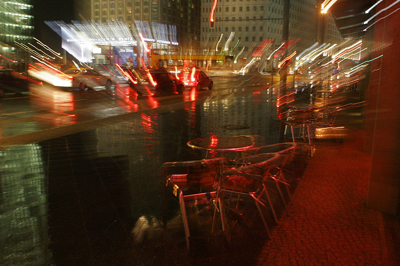 Nachts bei regen am Potsdamer Platz 