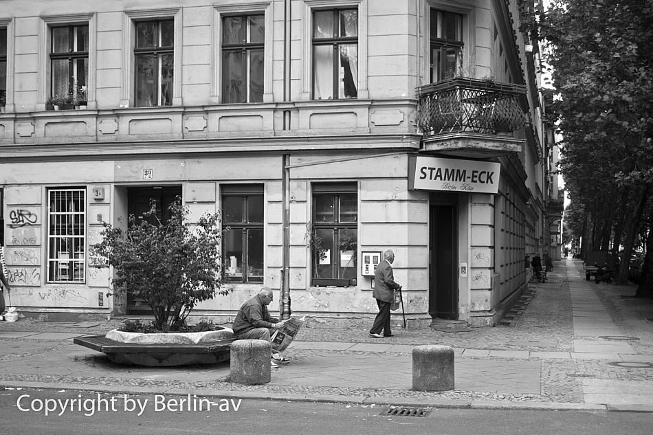 Strassenszene in Alt-Charlottenburg - Straßenfotografie in Berlin