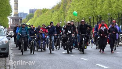 Fahrradkorso mit Sven Marx auf der Straße des 17. Juni